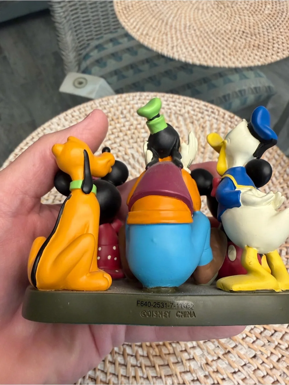 Vintage Disneyland Best Friends Mickey Minnie Goofy Donald Pluto Desk Clock